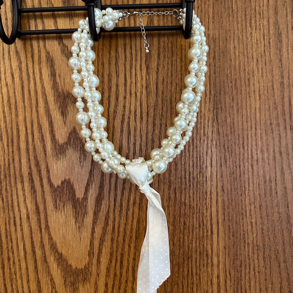 Elegant Pearl Necklace With Ribbon Accent